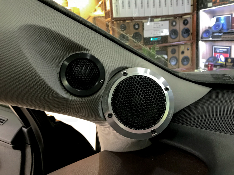 西安汽车音响改装 西安车乐汇雷克萨斯RX200T音响改装德国艾索特RE165.3+德国艾索特超低音